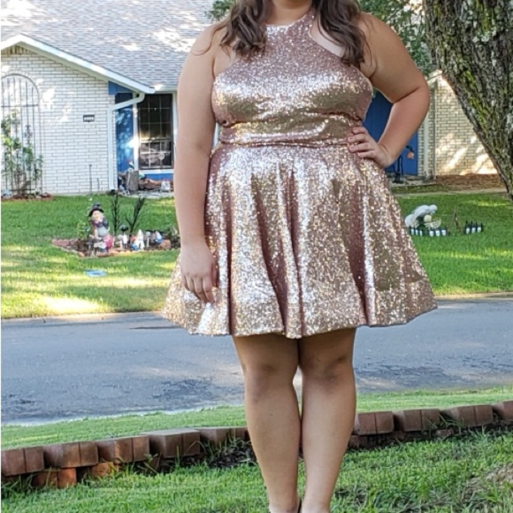 Gorgeous rose gold sequin dress!